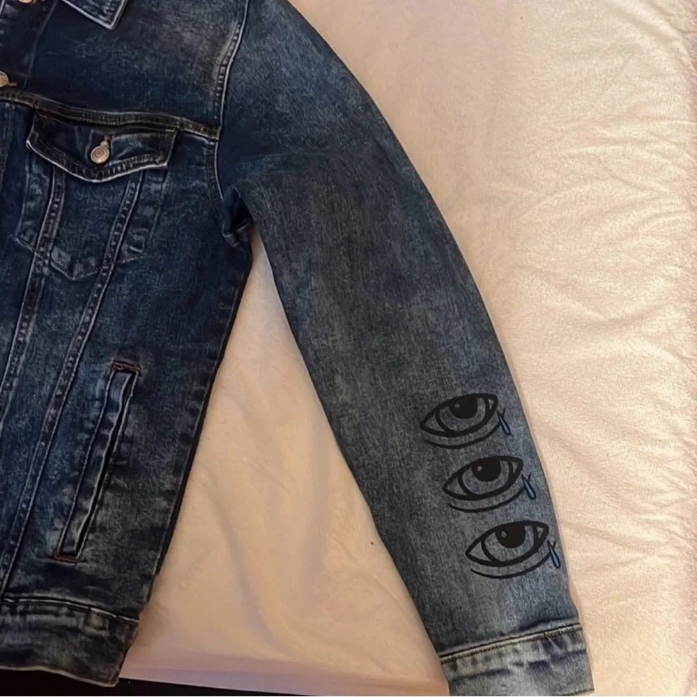 Zara Distressed Blue Denim Jacket with Red heart on the bag - Picture 3 of 3